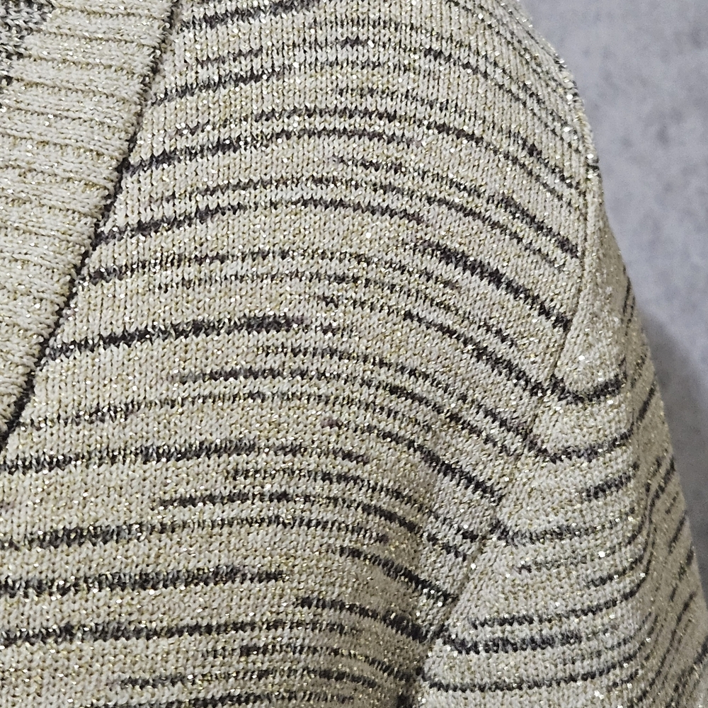 Willi Smith V-Neck 3/4 Sleeve Gold Shimmering Sweater - Picture 6 of 10